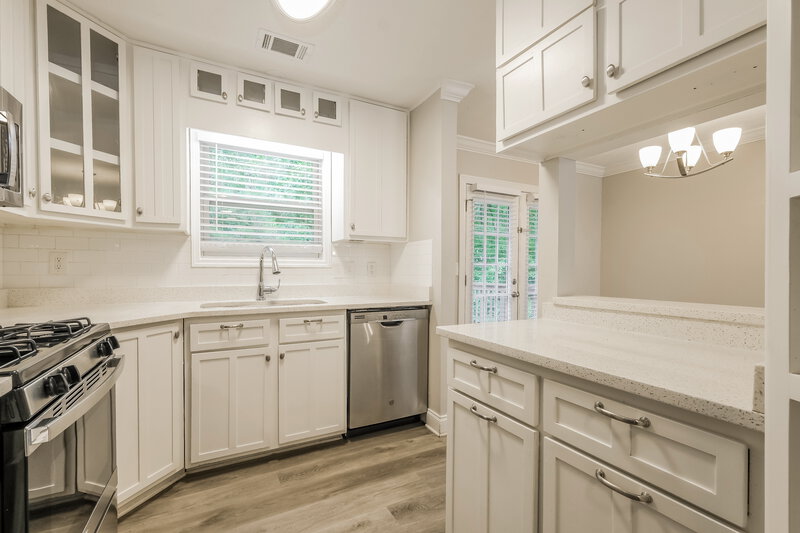 2,550/Mo, 140 Birch Rill Dr Alpharetta, GA 30022 Kitchen View 2