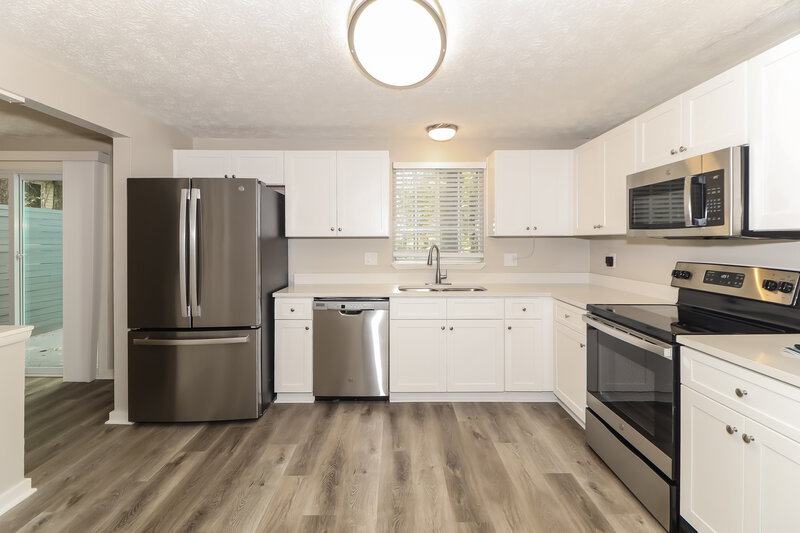 2,435/Mo, 160 Sheringham Dr Roswell, GA 30076 Kitchen View 2