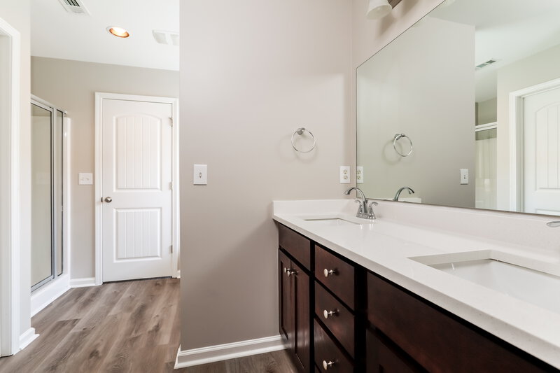 2,075/Mo, 576 Grenier Terrace NE Lawrenceville, GA 30045 Main Bathroom View