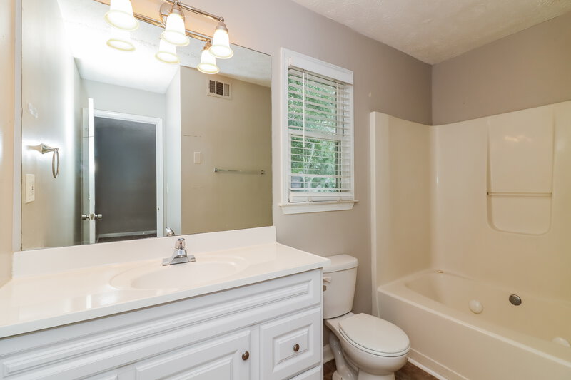 1,820/Mo, 142 Aztec Way SE Acworth, GA 30102 Main Bathroom View