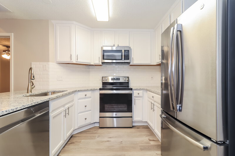 2,035/Mo, 168 Darbys Run Dr Hiram, GA 30141 Kitchen View