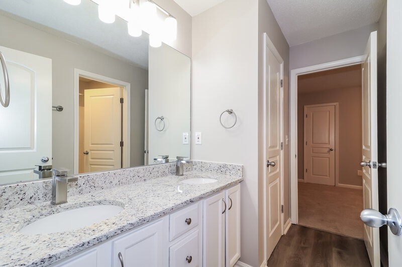 2,035/Mo, 168 Darbys Run Dr Hiram, GA 30141 Bathroom View