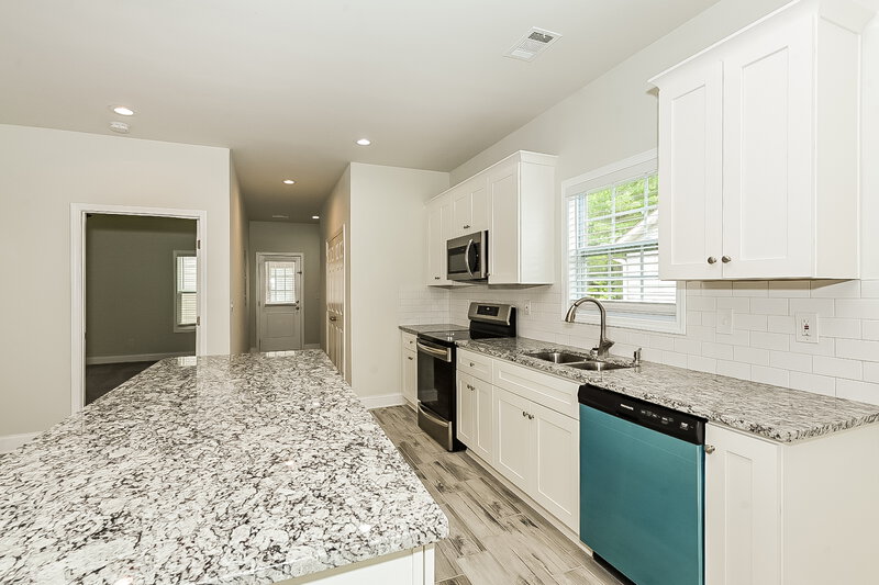 2,900/Mo, 127 Hunts Mill Cir Griffin, GA 30224 Kitchen View