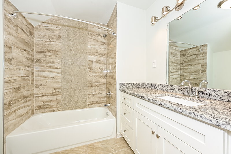 2,900/Mo, 127 Hunts Mill Cir Griffin, GA 30224 Bathroom View