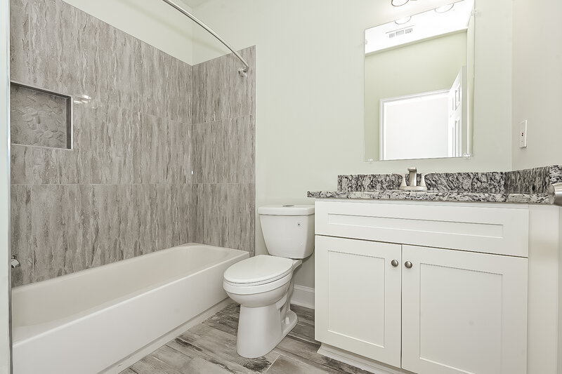 2,900/Mo, 127 Hunts Mill Cir Griffin, GA 30224 Bathroom View 2