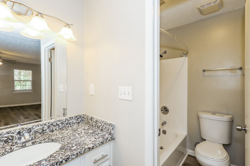 1,835/Mo, 9185 Sunset Dr Jonesboro, GA 30238 Main Bathroom View