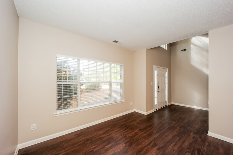 1,990/Mo, 19 Woodlake Dr Newnan, GA 30265 Living Room View