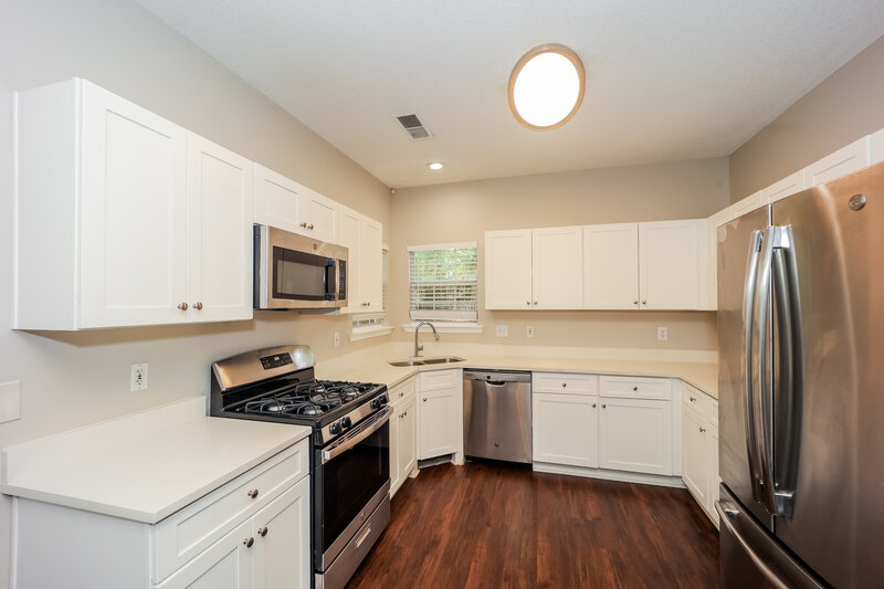 1,990/Mo, 19 Woodlake Dr Newnan, GA 30265 Kitchen View