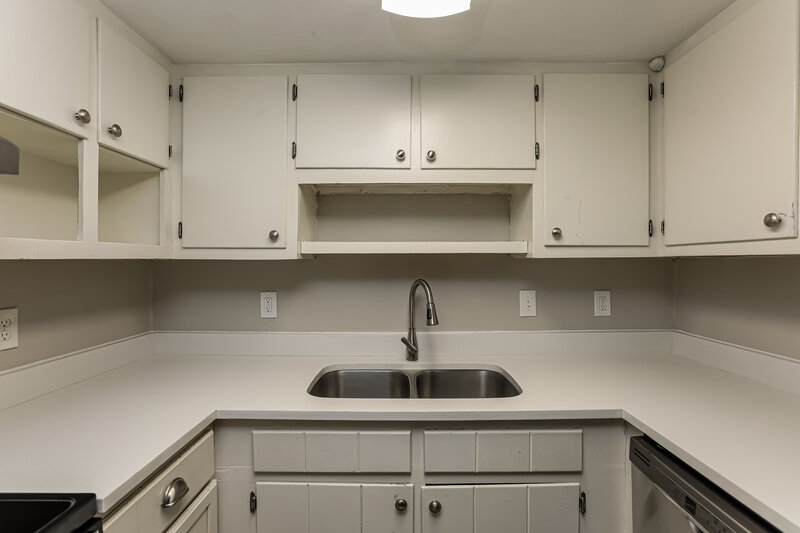 1,730/Mo, 1398 Lakeview Pkwy Villa Rica, GA 30180 Kitchen View 2