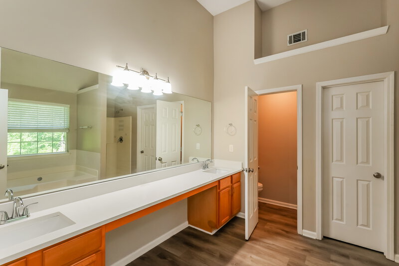 2,845/Mo, 2016 Smithfield Ave Ellenwood, GA 30294 Main Bathroom View