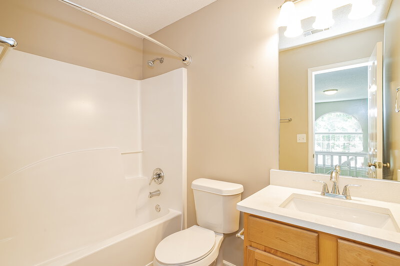 2,730/Mo, 2016 Smithfield Ave Ellenwood, GA 30294 Main Bathroom View 2