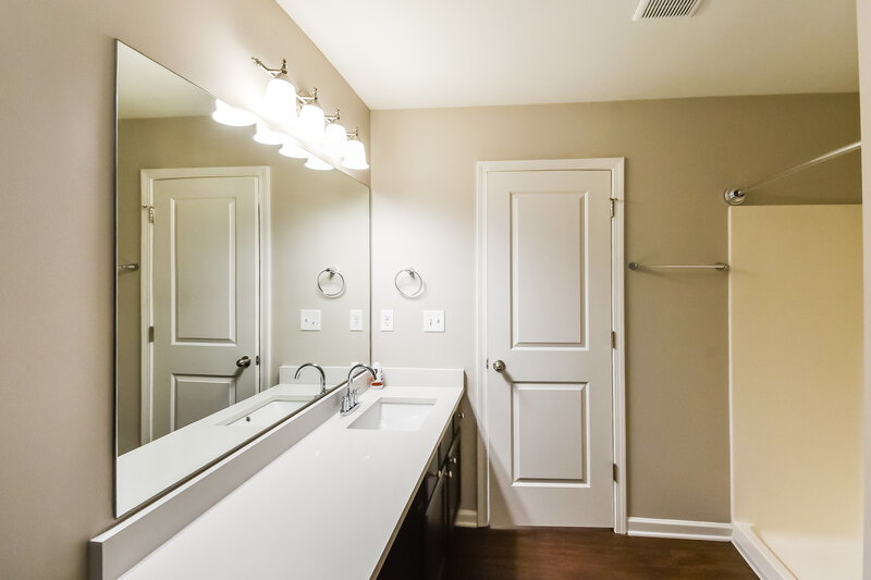 2,035/Mo, 104 Belmont Park Dr Newnan, GA 30263 Main Bathroom View