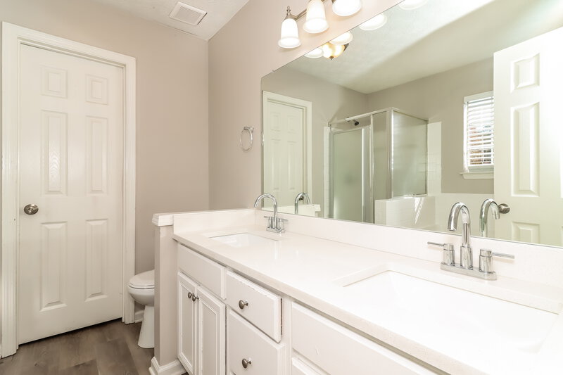 2,155/Mo, 1238 Ling Way Austell, GA 30168 Main Bathroom View