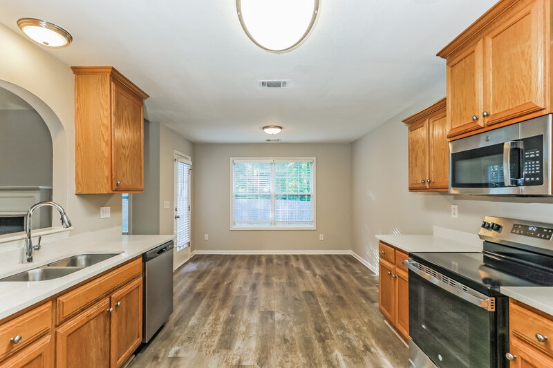 2,295/Mo, 185 Revolutionary Dr Hampton, GA 30228 Kitchen View