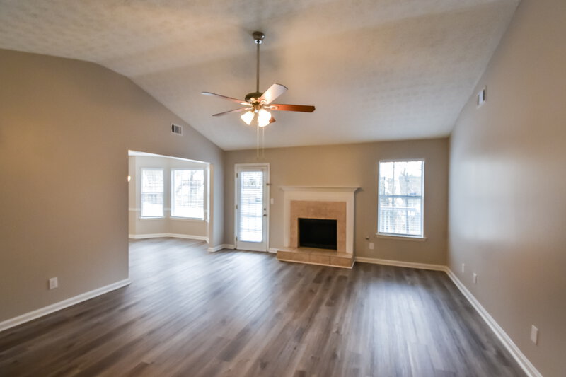 2,000/Mo, 112 Oak Hill Terrace Fayetteville, GA 30215 Living Room View