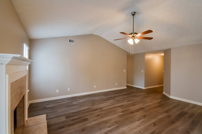 2,000/Mo, 112 Oak Hill Terrace Fayetteville, GA 30215 Living Room View 2