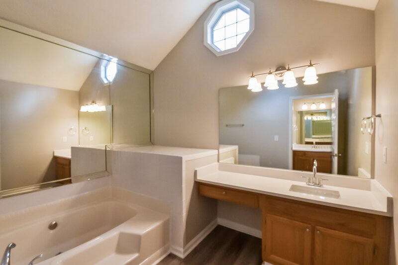 2,000/Mo, 112 Oak Hill Terrace Fayetteville, GA 30215 Main Bathroom View 2