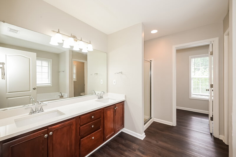 2,265/Mo, 1509 Warwick Way SE Conyers, GA 30013 Main Bathroom View