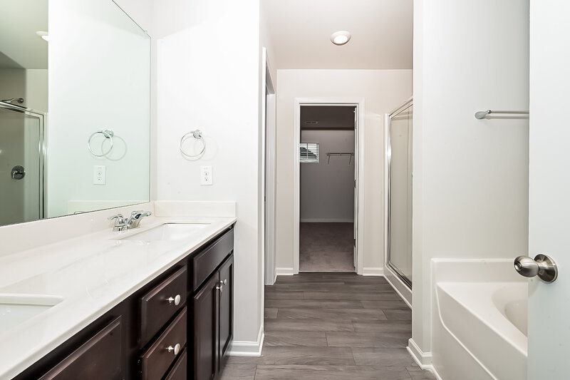 2,395/Mo, 457 Culloden Moor Dr McDonough, GA 30253 Main Bathroom View