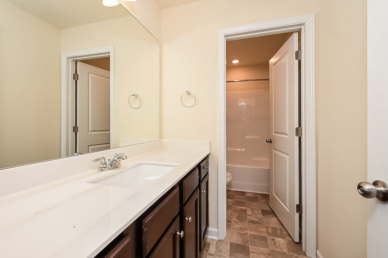 3,520/Mo, 441 Culloden Moor Dr McDonough, GA 30253 Bathroom View
