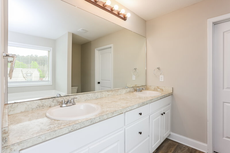 2,275/Mo, 243 Heartland Cir # 105 Winder, GA 30680 Main Bathroom View