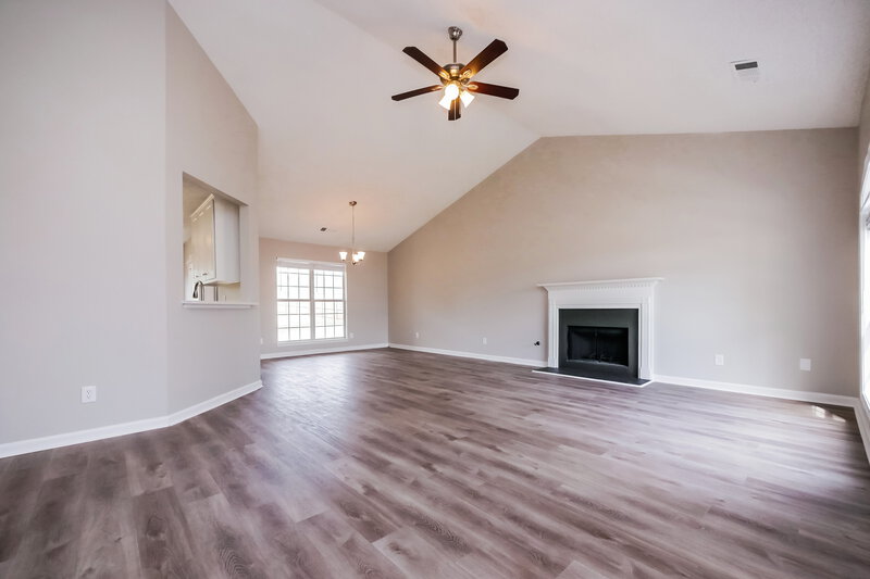 1,900/Mo, 192 River View Ct Hampton, GA 30228 Living Room View 2