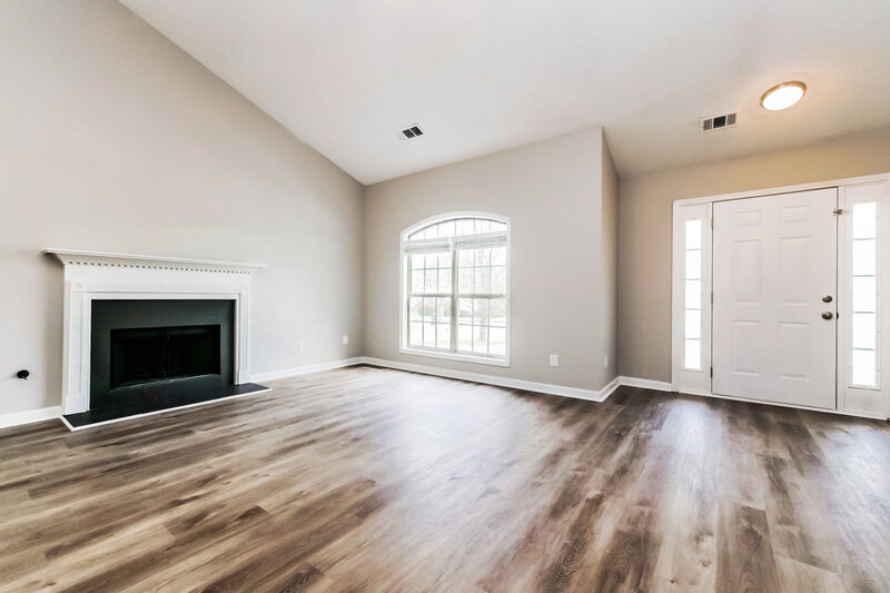 1,900/Mo, 192 River View Ct Hampton, GA 30228 Living Room View 3