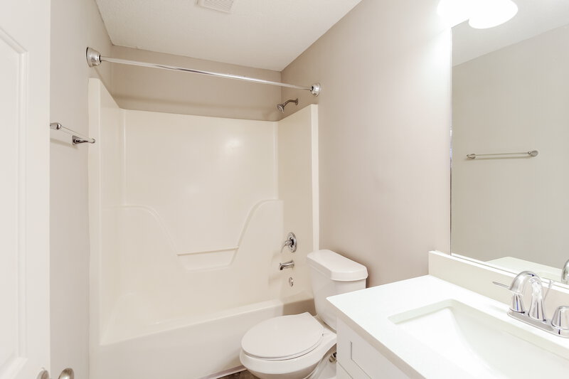 1,935/Mo, 4341 Ward Bluff Ct Ellenwood, GA 30294 Bathroom View