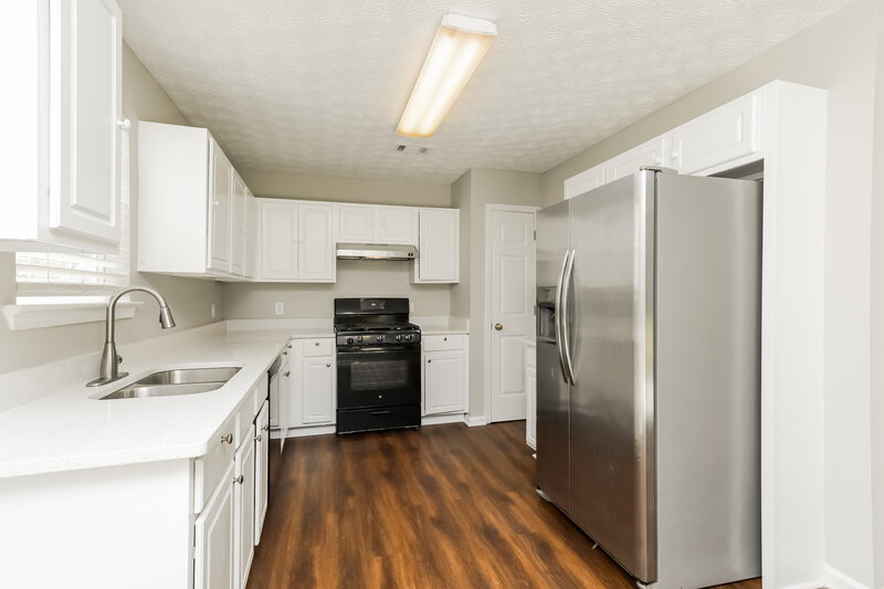 1,775/Mo, 1716 Graystone Dr Hampton, GA 30228 Kitchen View