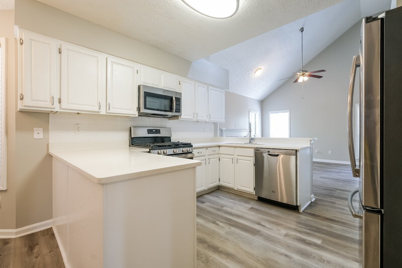 2,205/Mo, 25 Karen Camile Dr Lawrenceville, GA 30043 Kitchen View