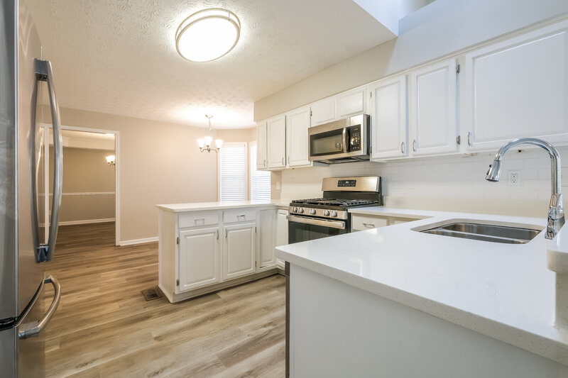 2,205/Mo, 25 Karen Camile Dr Lawrenceville, GA 30043 Kitchen View 2