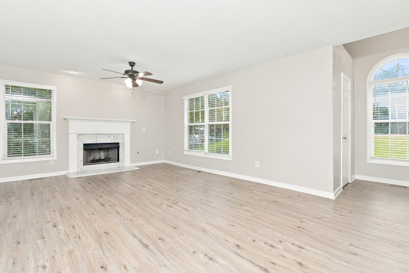 2,115/Mo, 149 Mill Pointe Ct Dallas, GA 30157 Living Room View 2