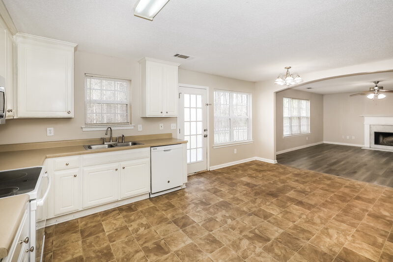 2,360/Mo, 10900 Hondal Ct Hampton, GA 30228 Kitchen View