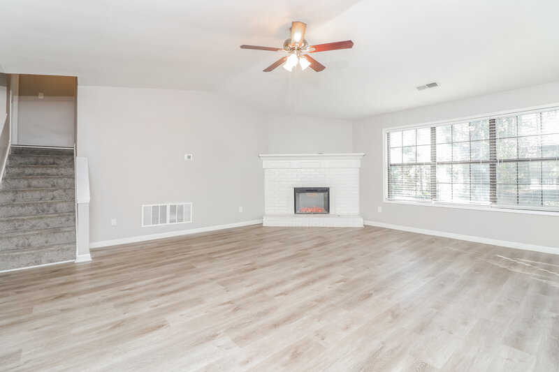 2,250/Mo, 4141 Cripple Creek Way NW Kennesaw, GA 30144 Living Room View 4