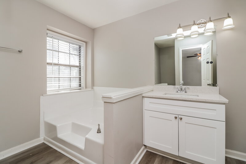 2,250/Mo, 4141 Cripple Creek Way NW Kennesaw, GA 30144 Main Bathroom View