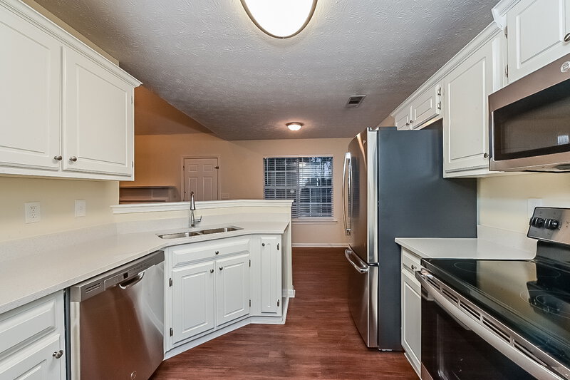 2,215/Mo, 406 Summer Hill Cir Stockbridge, GA 30281 Kitchen View 2