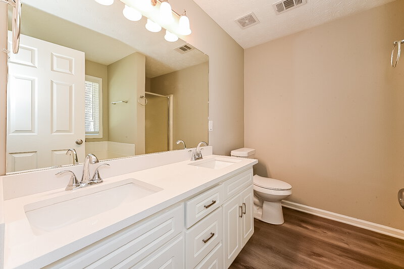 1,665/Mo, 105 Vintage Dr Covington, GA 30014 Main Bathroom View