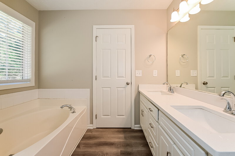 1,665/Mo, 105 Vintage Dr Covington, GA 30014 Main Bathroom View 2