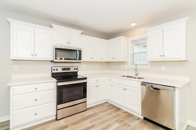 1,965/Mo, 75 Shadowbrooke Cir SW Loganville, GA 30052 Kitchen View 2