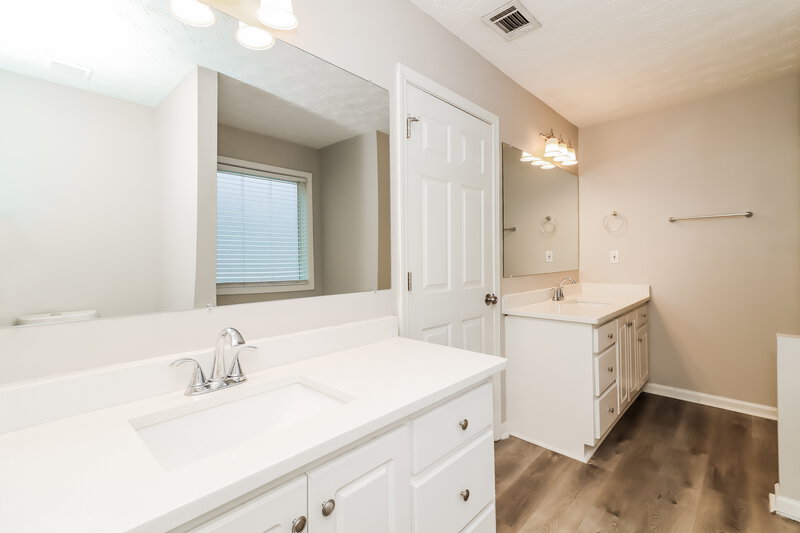 1,965/Mo, 75 Shadowbrooke Cir SW Loganville, GA 30052 Main Bathroom View