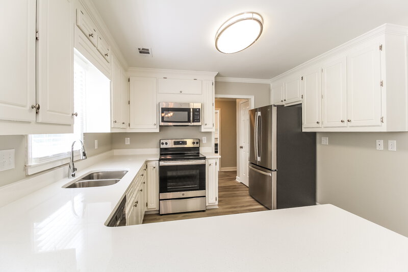 2,345/Mo, 590 River Overlook Dr Lawrenceville, GA 30043 Kitchen View