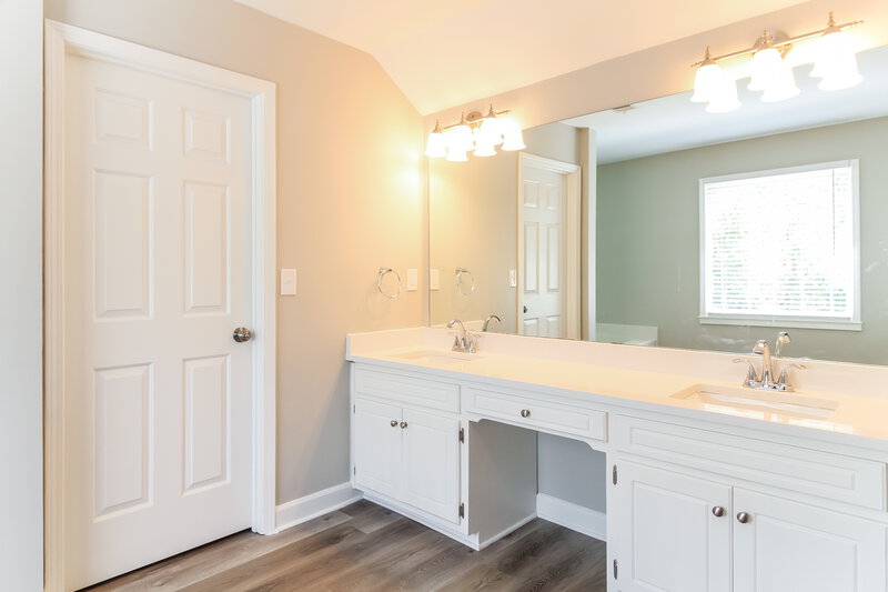 2,345/Mo, 590 River Overlook Dr Lawrenceville, GA 30043 Main Bathroom View