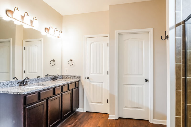 2,430/Mo, 376 Ivy Chase Loop Dallas, GA 30157 Main Bathroom View