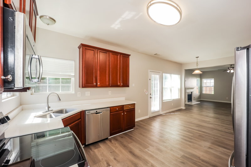 2,340/Mo, 5011 Upper Elm St Atlanta, GA 30349 Kitchen View