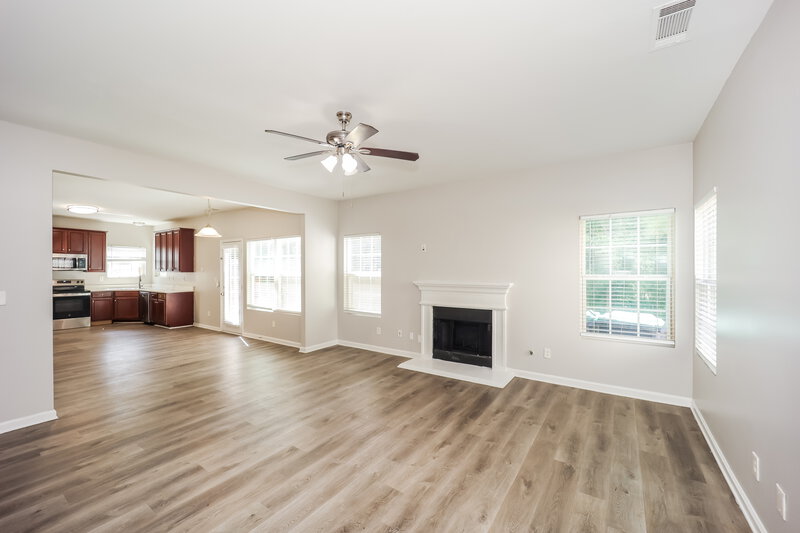 2,340/Mo, 5011 Upper Elm St Atlanta, GA 30349 Family Room View