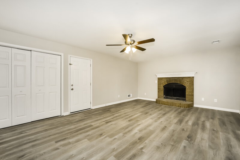 2,340/Mo, 2106 Winsburg Dr Kennesaw, GA 30144 Living Room View 2
