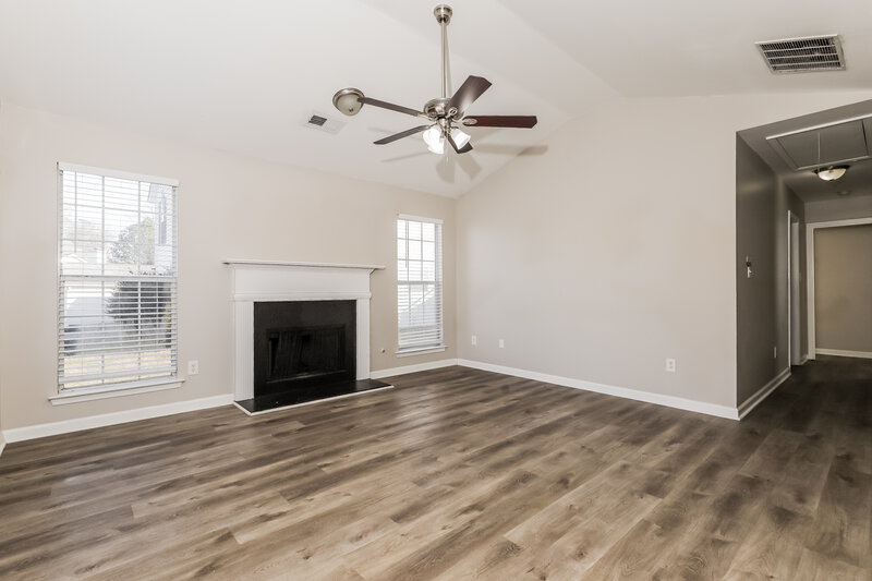 2,500/Mo, 5687 Eagles Feather Ln Riverdale, GA 30274 Living Room View 2