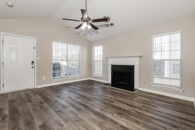 2,500/Mo, 5687 Eagles Feather Ln Riverdale, GA 30274 Living Room View 4