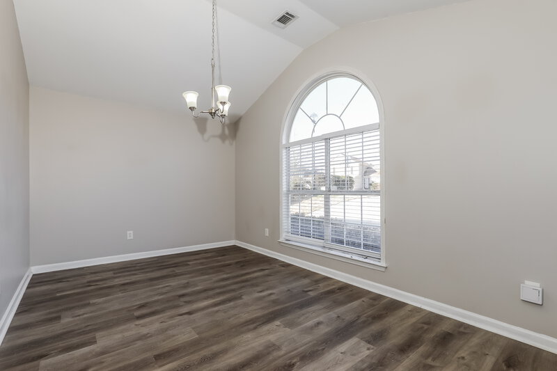 2,500/Mo, 5687 Eagles Feather Ln Riverdale, GA 30274 Dining Room View 2