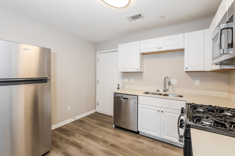 2,500/Mo, 5687 Eagles Feather Ln Riverdale, GA 30274 Kitchen View